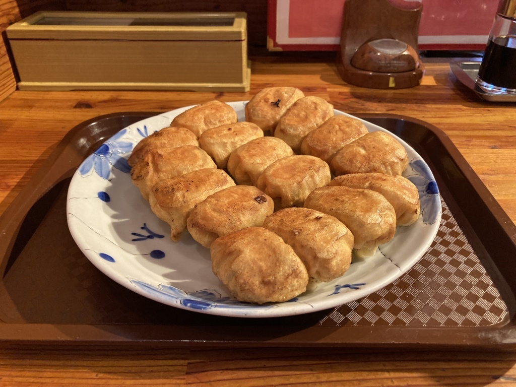 ホワイト 餃子 亀有 店