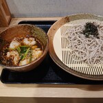 えきめんや - 料理写真:「ゴロッと牛もつ つけそば」全景