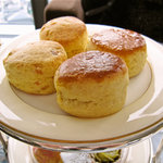 ピーク・ラウンジ - 2段目スコーン）