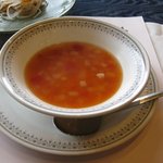 三田屋 - ベジタブルいっぱいのトマトベースのスープ。 
