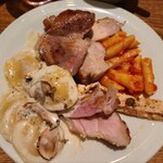 MORETHAN TAPAS LOUNGE - The roast pork is cooked to perfection