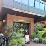 MORETHAN TAPAS LOUNGE - ホテルの1階ですが、ビュッフェには外国人客はほとんどいません