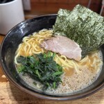 家家家 - 中盛らーめんの麺固めライス