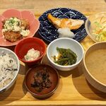 おぼんdeごはん - 料理写真:鶏の南蛮揚げ+銀鮭の塩麹焼き定食