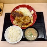 かつや - 料理写真:大判豚の生姜焼きとチキンカツの合い盛り定食