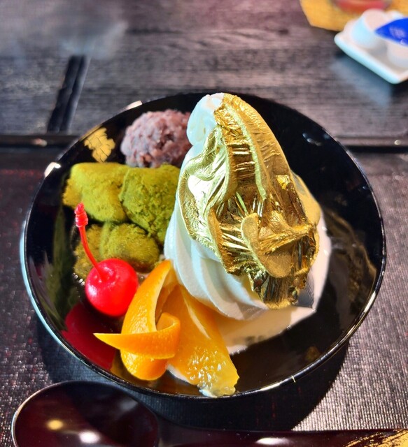金沢・ひがし茶屋街】金箔メニュー [食べログまとめ]