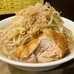 ラーメン つづき - ラーメン(並)

ヤサイ:マシ
ニンニク:なし
アブラ:マシ
カラメ:マシ