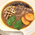 カレーハウス サクラ菜 - 牛すじと野菜のスープカレー