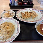 餃子の王将 - 料理写真:餃子は1コ少ないわけじゃないです。1コ食べました。