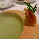 モナリザ - 小さな海老のから揚げが乗っています