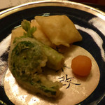 渡風亭 - 四月：　油物（春包み、ホタテ真丈、山菜）