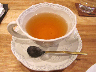 Obase - 【ランチコース7】紅茶：器はラ セラミカで北イタリアVBC Casa製品。