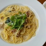 もとまちカフェ&ベーカリー 明野店 - ランチチキンとほうれん草クリームパスタ