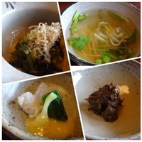 飴源 - 最初に「白魚のお吸い物」「わさびな」「自家製コンニャクの酢味噌和え」などが出されました。
