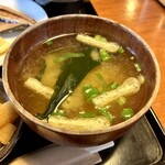 シウンカフェ - ◉ 味噌汁
穏やかな味付け、
干物の塩分を考慮するとちょうどいい塩分量。