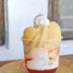 菓子屋ニコル - 【2026.07】桃と紅茶のパフェ(税込1,380円)
