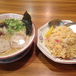 来福軒 - サービスセット。ラーメン+焼きめし（小）