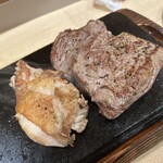 やっぱりステーキ - 料理写真:赤身ステーキセット300g
（ご飯、サラダ、スープお代わり自由）
＋替え肉チキン100g
2980円＋500円