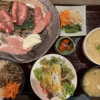 焼肉 ほむら家 - 料理写真:炭水化物の麺とご飯もたくさんあって嬉しい