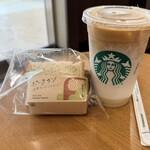 スターバックス・コーヒー - ドリンク写真:「ほうじ茶＆クラシックティーラテ アイス Venti」660円税込み♫、「ポークカツ 石窯カンパーニュサンド」690円税込み♫