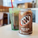 REDS' BURGER DINER - A&W  200円
