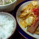 奄美 沖縄料理 しまん人 - 沖縄やきそばランチ（ご飯、ソーキ汁つき）