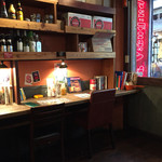 Village Vanguard DINER - 店内はアメリカンな感じ。ちょい暗めでお酒が進みそう。