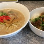 六木 - 長浜ラーメン600円とチャーシュー丼250円
