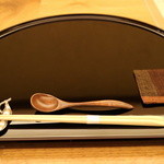 由庵 矢もり - 完全予約制、店内は「凛」とした空気が流れますが、店主の矢守氏は気さくな方で和めます