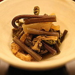 由庵 矢もり - わらびと油揚げの煮物