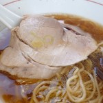 二代目 村岡屋 - チャーシューは柔らかくて大きいのが３枚入っています。