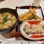 美々卯 空味 - 料理写真:海老天うどん&俵おにぎりセット