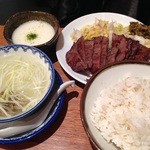 味の牛たん喜助 - 牛たん定食（塩）、牛たんは大きめです