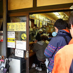 ラーメン二郎 - 日曜昼間は流石に空き席無し（2015年4月5日）