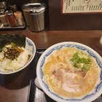 博多麺房 赤のれん - 