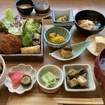 ぴゅあ - ベジランチセット\2300。イモ率が高くて葉物が少ない。。。