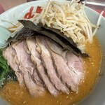 山岡家 - 料理写真:特製味噌ネギチャーシュー。もやしトッピング。