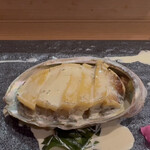 寿司 周辰 - 蒸し鮑の肝ソース掛け