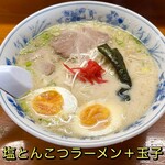 らーめんランド - 料理写真:塩とんこつラーメン + 玉子