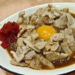 スタミナカレーの店 バーグ - スタミナカレー生卵