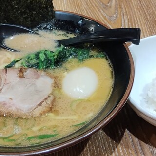 横浜家系ラーメン 銀家_1