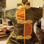 ゆるり 中華食堂 癒食同源 - 紹興酒 ボトルで頼むと洋服を着ての登場です♪