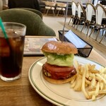 Liberty Park Cafe - 料理写真:ハンバーガーをひとつ
