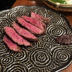 炭火焼肉 福わらひ2 - 上赤身ステーキバイオレットマスタードソース