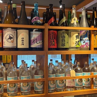 8種のオリジナルレモンサワー。飲み放題や多彩なドリンクも充実