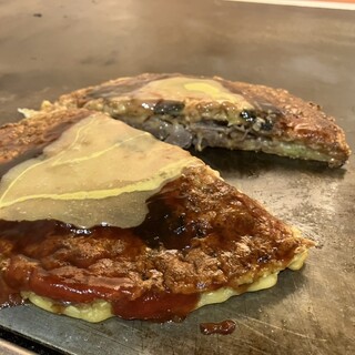 ぼてふく - 料理写真:切ってみるとたっぷり牛肉が