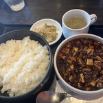 炎麻堂 - 麻婆豆腐定食4辛（ご飯大盛周年無料）1,200円