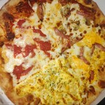 ピザハット - 料理写真:別角度から、ピザ