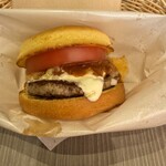 フレッシュネスバーガー - 料理写真:バンスが黄色いフレッシュネスバーガー