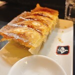 餃子と担々麺 吟 - 餃子（大ぶり4個500円）